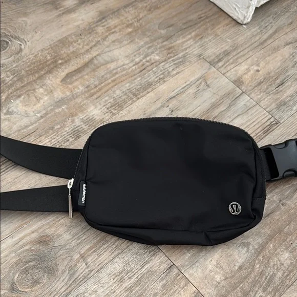 Lululemon Athletica Black Belt Bag - Picture 1 of 1
